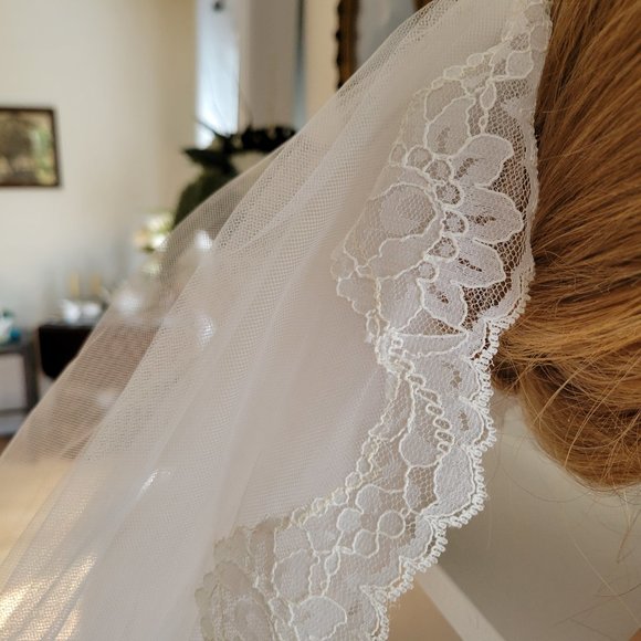 Vintage Lace Wedding Veil - Picture 2 of 5